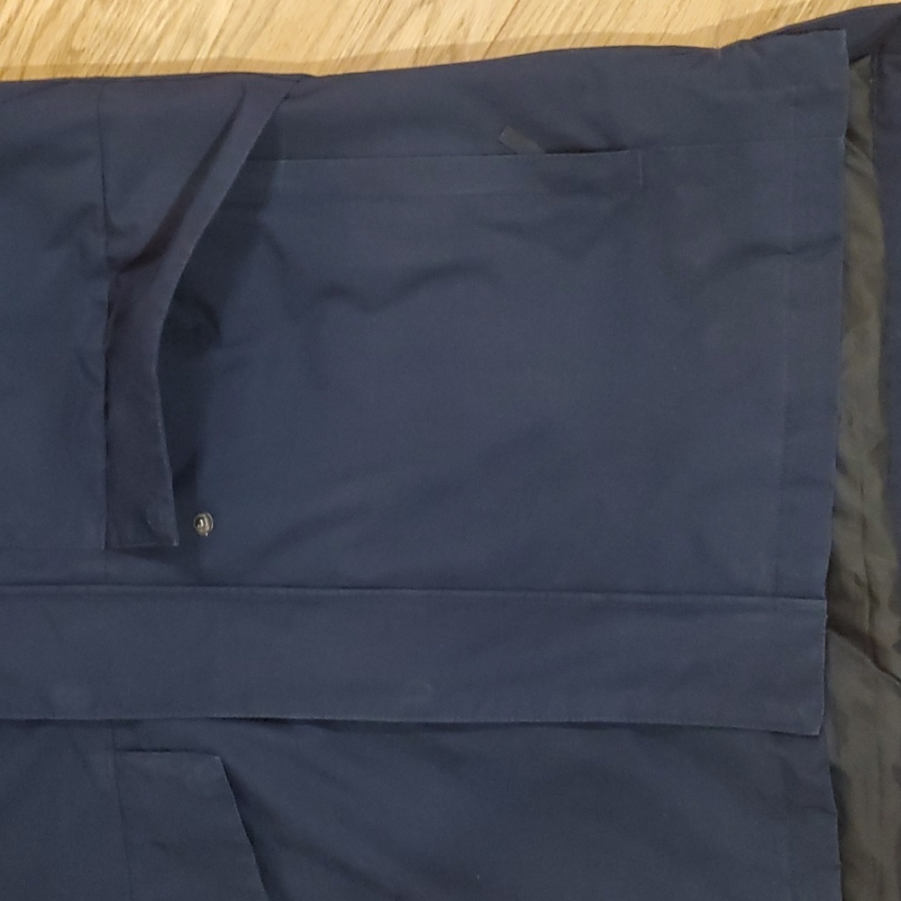 COLUMBIA  SPORTSWEAR COMPANY - Picture 7 of 16